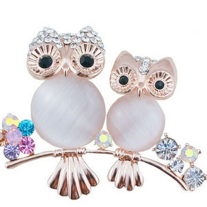 Double owl pin brooch